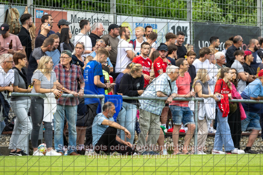 20250616_190124_0379 | #,  TV Eybach (weiß) vs. 1.FC Donzdorf II (rot), Fussball, Entscheidungsspiel 3 in Kreisliga A3 - Bezirk Neckar/Fils, Saison 2024/2025, Rasensportplatz, Staufenecker Str. 41, 73084 Salach, 16.06.2025 - 18:30 Uhr,Foto: PhotoPeet-Sportfotografie/Peter Harich