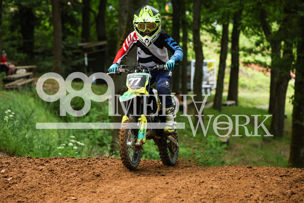 5E6A3878 | 989 MEDIAWORK