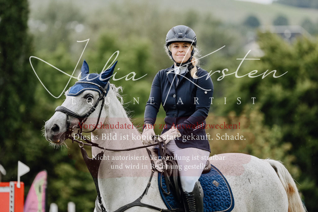 DSC_7043 | Pferde- und Turnierfotografie in Westsachsen. Pferdeportraits, Auftragszeichnungen und intuitive Kunst.