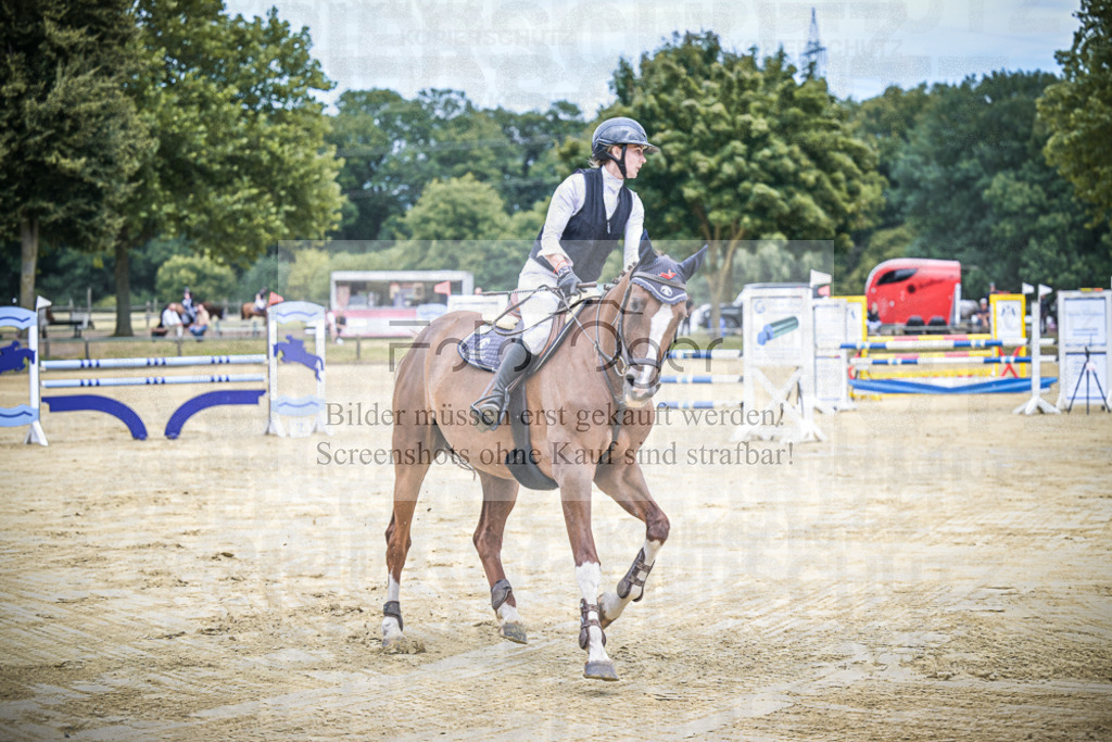 DOS_5525 | Entdecke hochwertige Reitturnierfotos von Foto Oger. Professionell, emotional und authentisch – jetzt Lieblingsmomente im Shop bestellen.Deutschlandweite Turnierfotografie. - Realisiert mit Pictrs.com