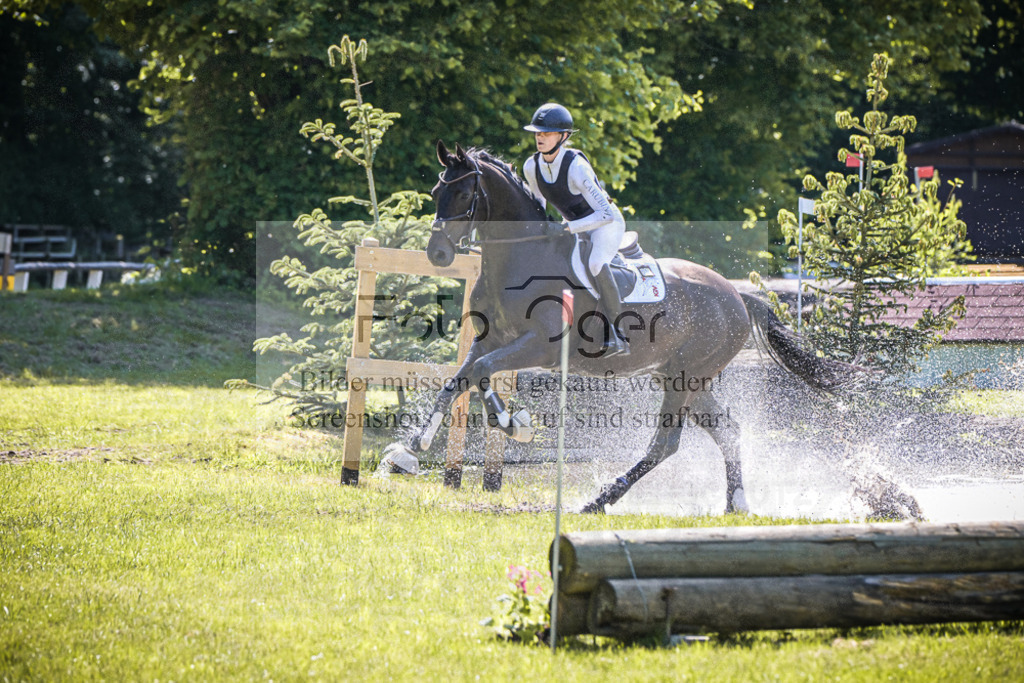 DOS_6084 | Entdecke hochwertige Reitturnierfotos von Foto Oger. Professionell, emotional und authentisch – jetzt Lieblingsmomente im Shop bestellen.Deutschlandweite Turnierfotografie. - Realisiert mit Pictrs.com