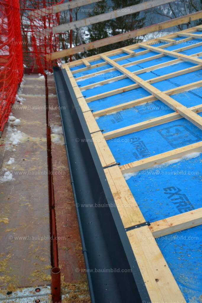 bib-lg11-spenglerarbeiten-0125 | Nach LV-Leistungsgruppen sortierte Detailfotos über den Bau eines Hauses. Alle Hausbau-Bilder direkt vom Urheber und Autor der Website Haus-Selber-Bauen.com