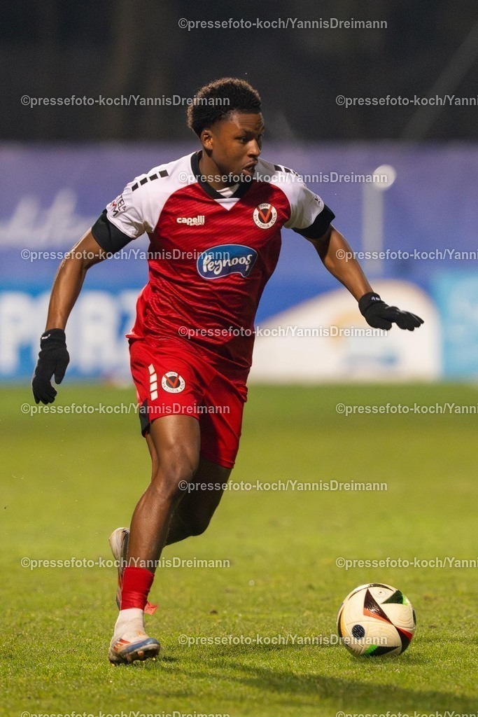xYDR28022502094 | 28.02.2025, xydrx, Fußball, Viktoria Köln - 1.FC Saarbrücken, 3.Liga, Sportpark Höhenberg, Saison 2024 2025: Sidny Lopes Cabral (Viktoria Köln #5). DFB regulations prohibit any use of photographs as image sequences and or quasi-video.