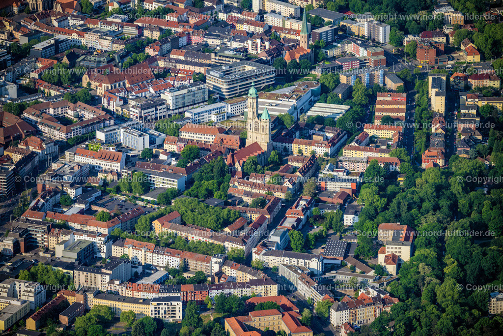 Braunschweig_St_Andreaskirche_ELS_0290050623 | BRAUNSCHWEIG 05.06.2023 Kirchengebäude im Altstadt- Zentrum der Innenstadt an der Straße An der Andreaskirche in Braunschweig im Bundesland Niedersachsen, Deutschland. // Church building in Old Town- center of downtown on street An der Andreaskirche in Brunswick in the state Lower Saxony, Germany. Foto: Martin Elsen
