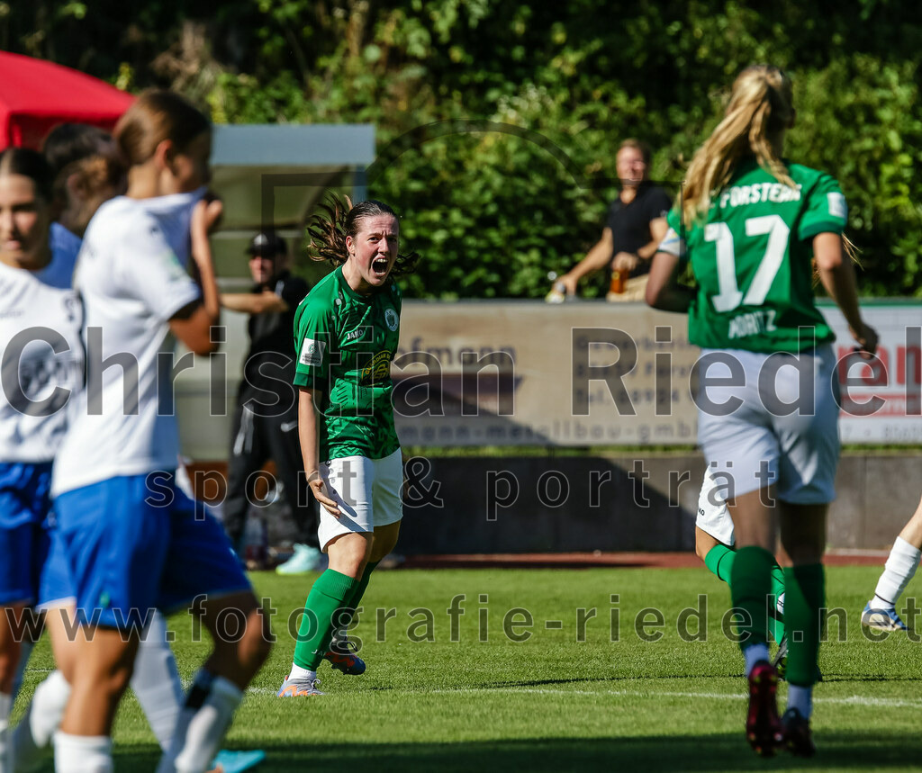 2023-09-16_059_FC_Forstern_gegen_VfL_Sindelfingen_Ladies_I | Forstern, Deutschland, 16.09.2023:
Fußball, B-Juniorinnen-Bundesliga Süd 2023 / 2024, 2. Spieltag, FC Forstern gegen VfL Sindelfingen Ladies I, Endergebnis: 4:1

Jubel nach dem 2:1 durch Elisabeth Ley (FC Forstern, #20)
Elisabeth Ley (FC Forstern, #20)

Foto: Christian Riedel / fotografie-riedel.net