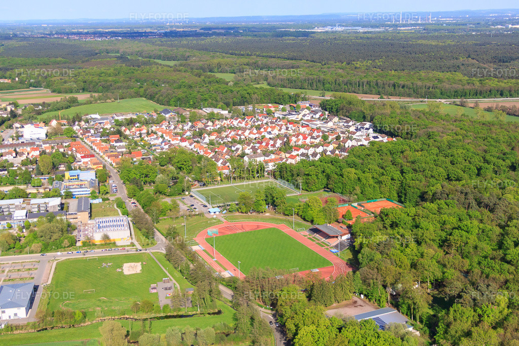 Luftbild: Bienwald-Stadion von Westen in Kandel im Bundesland Rheinland-Pfalz in Deutschland. Foto: IMG_49922.jpg vom 01.05.2012 durch Werner Riehm/FLY-FOTO.de