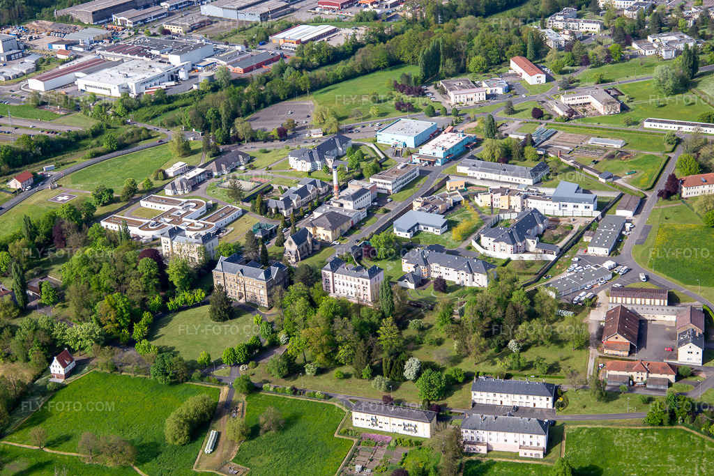 Aerial view: Ctre Hospitalier Spécialisé in the district Blauberg in Saargemünd in the state Moselle, France. – Photo: IMG_140397.jpg taken on 04/30/2024 by Werner Riehm/FLY-FOTO.com – Resolution of the original: 5196 x 3464 px
