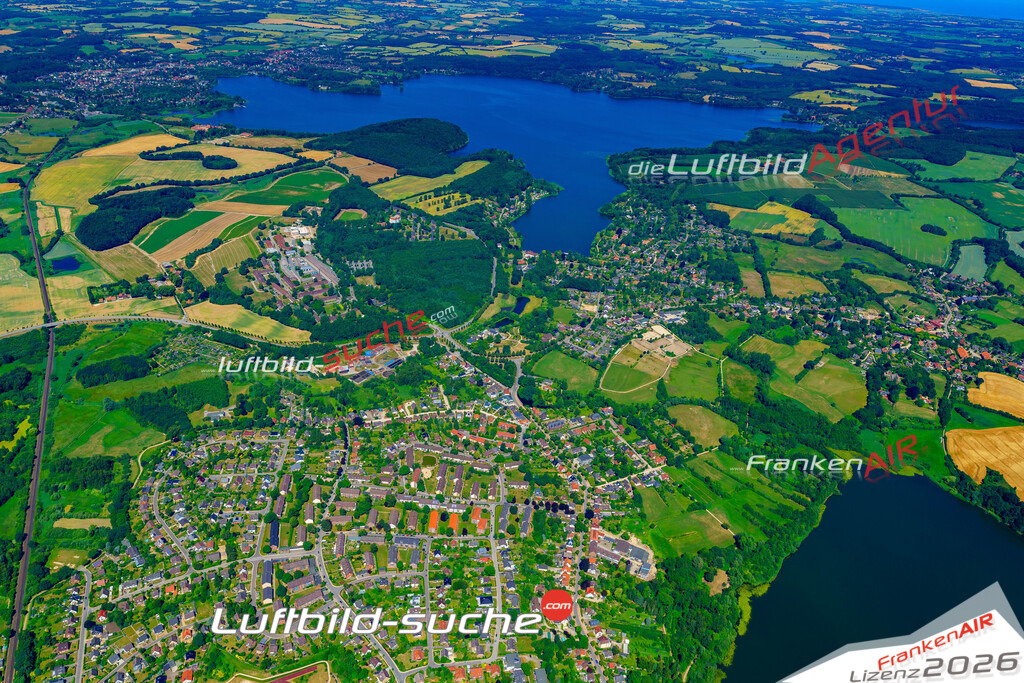 Die Luftbildaufnahme Kellersee - Eutin wurde 2018 mittels Flugzeug (keine Drohne) erstellt. Perfekte Schärfe und Druck- Auflösung- Garantiert!