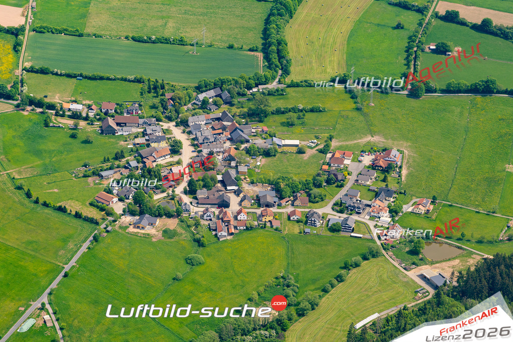 Die Luftaufnahme Grössau - Pressig wurde 2022 vom Flugzeug aus (keine Drohne) erstellt. Hohe Auflösung -für große Poster und Wandbilder geeignet - Garantiert!