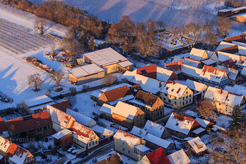 Luftbild: Weingut Nagel im Winter bei Schnee in Vollmersweiler im Bundesland Rheinland-Pfalz in Deutschland. Foto: IMG_54750.jpg vom 08.12.2012 durch Werner Riehm/FLY-FOTO.de