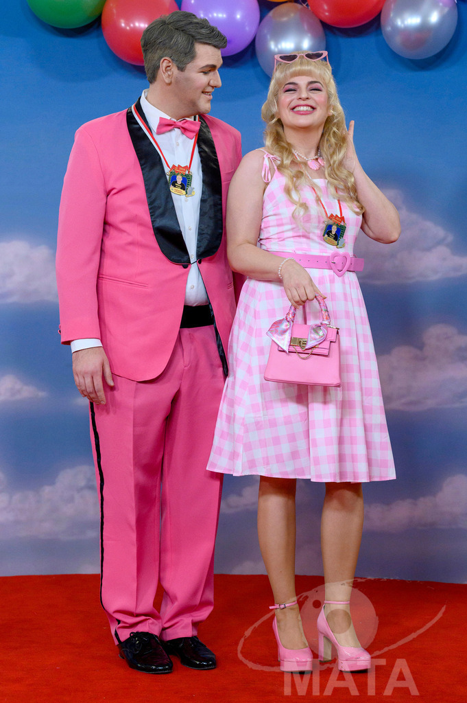 _DWA1782 | Politikerin Katharina Schulze (Grüne) mit ihrem Stellvertreter Johannes Becher (links) bei der TV-Sendung Fastnacht in Franken 2024. Veitshöchheim, 02.02.2024 Bayern Deutschland - Realisiert mit Pictrs.com