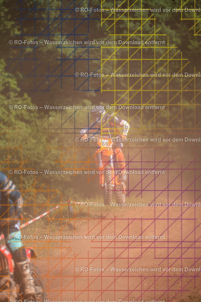 Wolfshausen 3 Lauf -1883 | Sportfotografie von RO-Fotos: Motorsport, Motocross, Enduro, Laufveranstaltungen und Triathlon. Professionelle Fotos von Sportlern und Events. - Realisiert mit Pictrs.com
