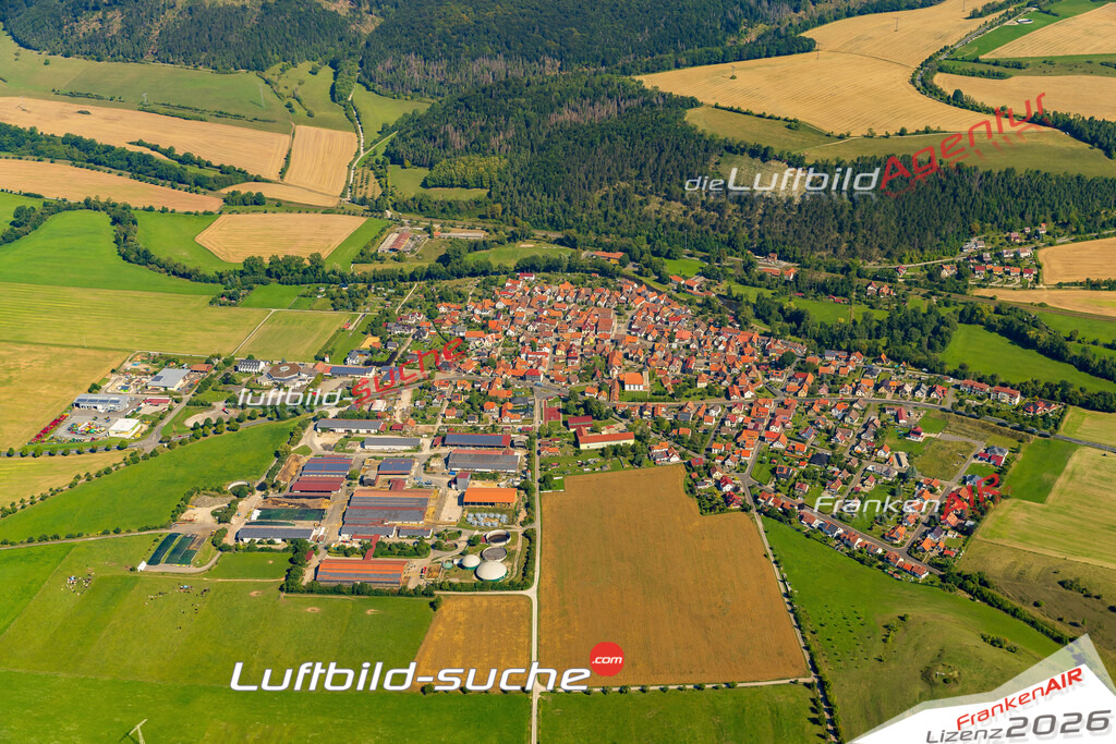 Übersichts Bild Vachdorf - Die Luftaufnahme wurde 2025 vom UL-Flugzeug heraus erstellt ( keine Drohnenaufnahme ) - Hochauflösende Luftaufnahme - für Wandbilder und großformatige Ausdrucke geeignet. Das besondere Geschenk!Hier alle&nbsp;Infos zur Lizenzierung der LuftaufnahmeWir fliegen auch dieses Jahr wieder in Ihre Region um Luftbilder zu erstellen.- Luftbild anfragen