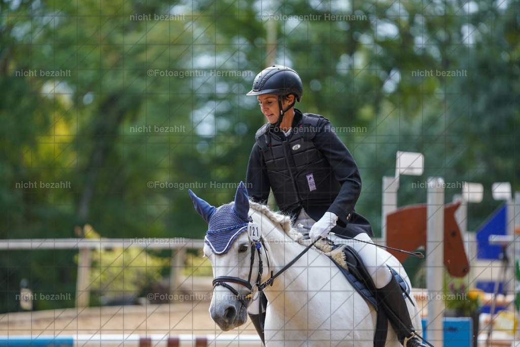 20231008-SN_01049 | Professionelle Turnier- und Reitsportfotografie - mit dem Finger am Auslöser. Pferdebilder aus dem Reitsport von den Turnierfotografen  Bayern , Pferdefotograf Bayern, Pferdeshooting Turnierbilder, Hochzeitsfotograf, Eventfotograf, Hochzeitsbilder