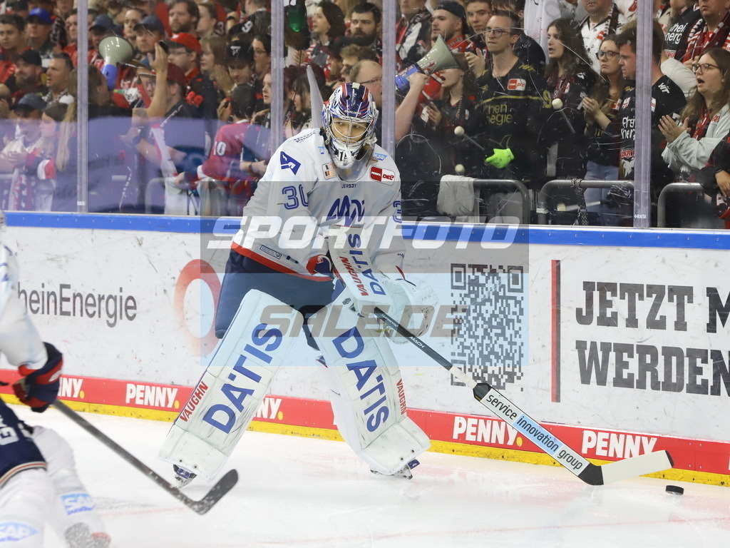 Arno Tiefensee - MAN | Arno Tiefensee - MAN - Realisiert mit Pictrs.com