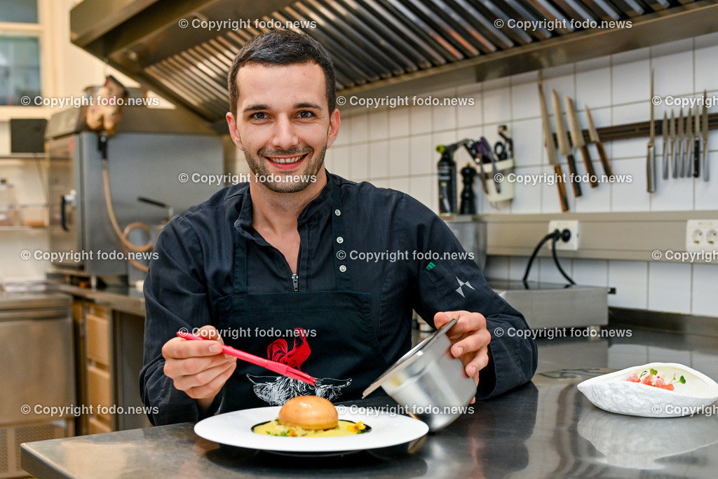 Kliemstein_ Restaurant_ 06.06.2024-18 | 06.06.2024, Linz, AUT, Kliemstein im Salzamt Linz, im Bild Andreas Zika (Kuechenchef) beim anrichten des Bruckner Menue im Kliemstein und Vino Vitis, Restaurant, Gastronomie