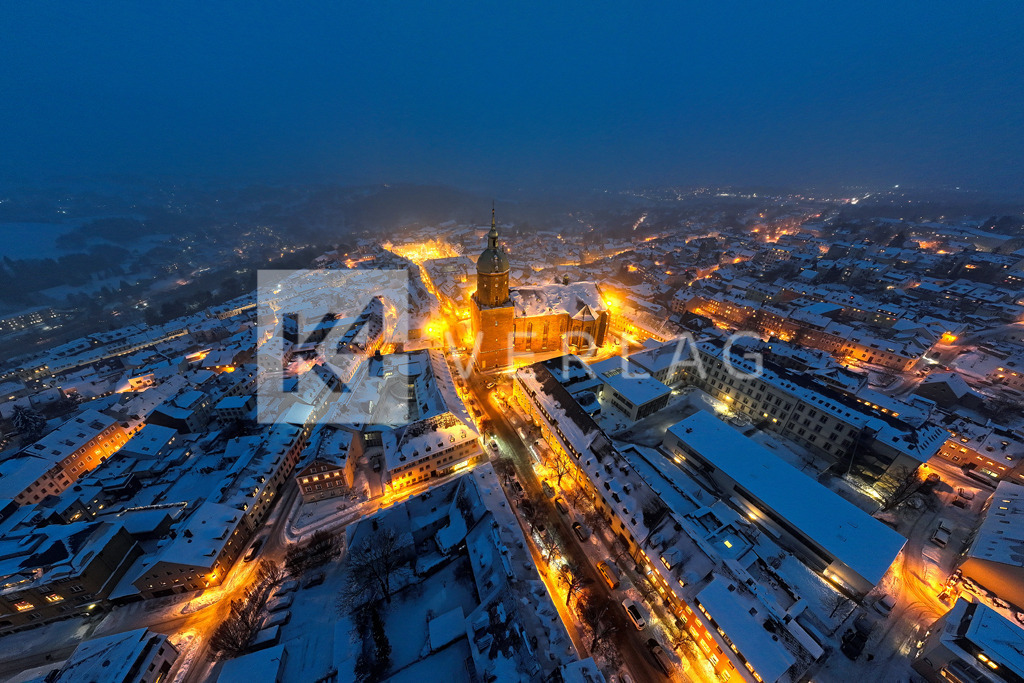Wandbild-Annenkirche-Annaberg-Buchholz-DJI_20231208164235_0060 | Luftbild der St. Annenkirche in Annaberg-Buchholz in winterlichem Glanz - Realisiert mit Pictrs.com
