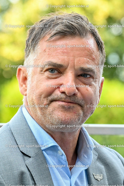 AUT, Pressekonferenz Eishockey Black Wings Linz, Praesentation Trikot und neue Sponsorpartner | 16.08.2023, Linz, AUT, Pressekonferenz Eishockey Black Wings Linz, Praesentation Trikot und neue Sponsorpartner, im Bild Peter Nader, Praesident EHC Black Wings Linz (BWL)


