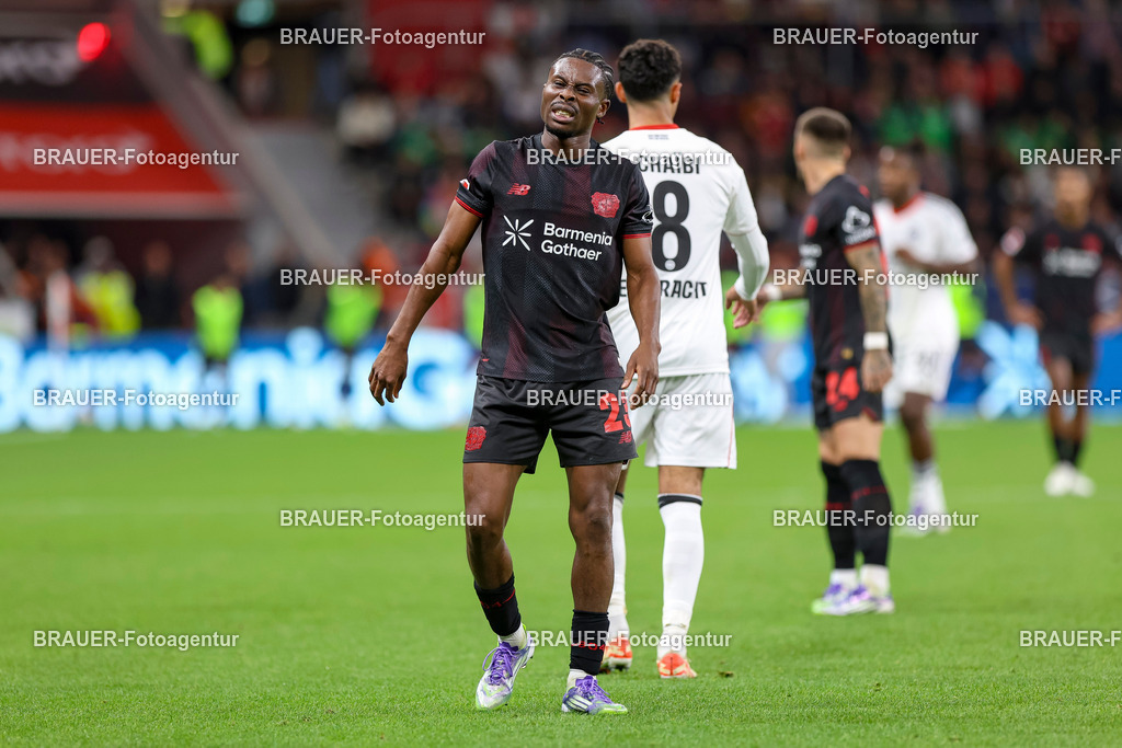 Bayer 04 Leverkusen vs Eintracht Frankfurt - Bundesliga  | Leverkusen, Deutschland, 12.09.25:   Nathan Tella (Bayer 04 Leverkusen) gestikuliert, Gestik waehrend des Spiels der Bundesliga zwischen  Bayer 04 Leverkusen vs Eintracht Frankfurt in der BayArena(Foto von Brauer-Fotoagentur / Adrian Schlueter)