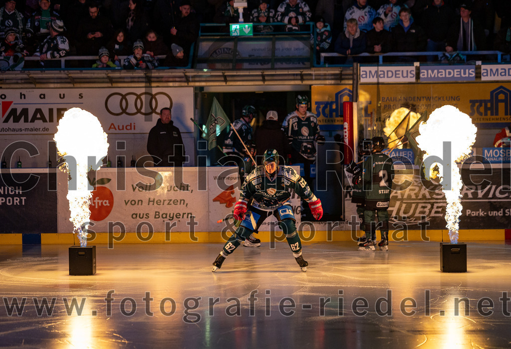 2026-01-09_002_TSV_Erding_gegen_Stuttgart_Rebels | Erding, Deutschland, 09.01.2026:Eishockey, Oberliga Süd 2025 / 2026, 35. Spieltag, TSV Erding gegen Stuttgart Rebels, Endergebnis: Cristian Achim (Erding Gladiators, #62)Foto: Christian Riedel / fotografie-riedel.net