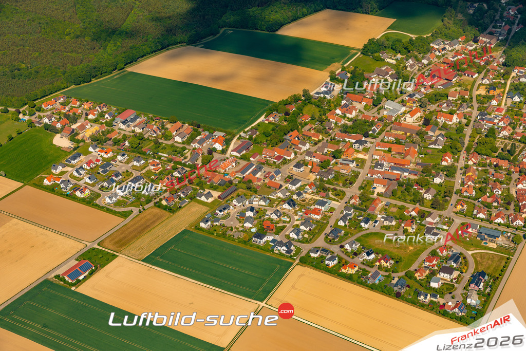 Das Luftbild zeigt :  Allmannshofen - Die Luftaufnahme wurde 2024 vom UL-Flugzeug aus erstellt ( keine Drohne ) - Hochauflösende Luftaufnahme - Für grossformatige Ausdrucke geeignet. Die Geschenkidee !Mit Lizenz und Bildrechte bestellbar