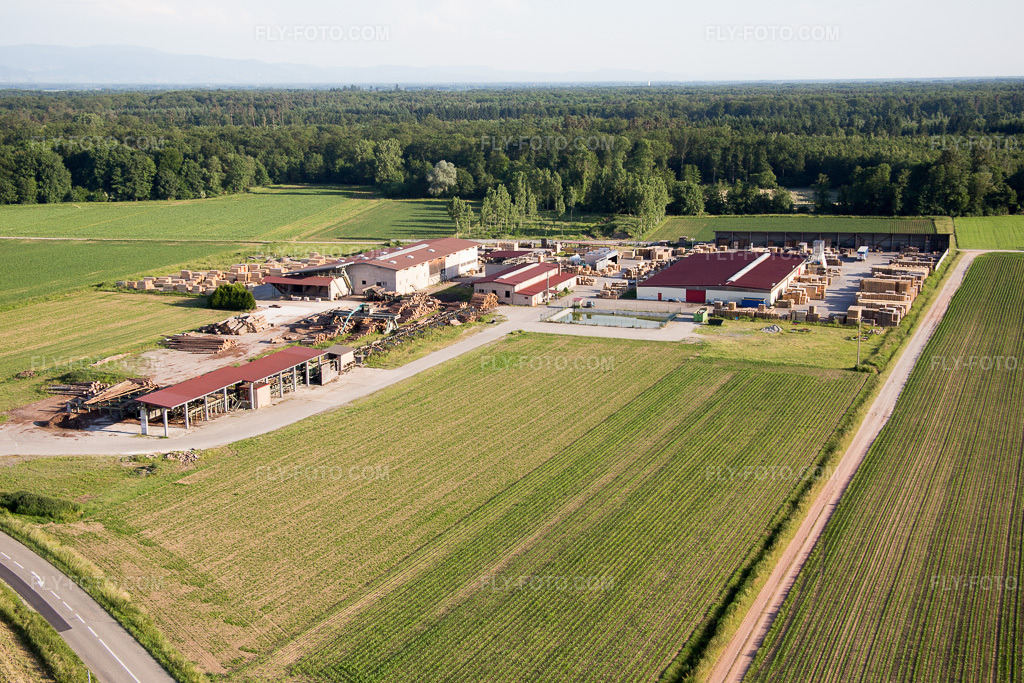 Aerial view: View of the town in Niederrœdern in the state Bas-Rhin, France.Photo: IMG_080197.jpg taken on 06/05/2015 by Werner Riehm/FLY-FOTO.comResolution of the original: 5472 x 3648 px