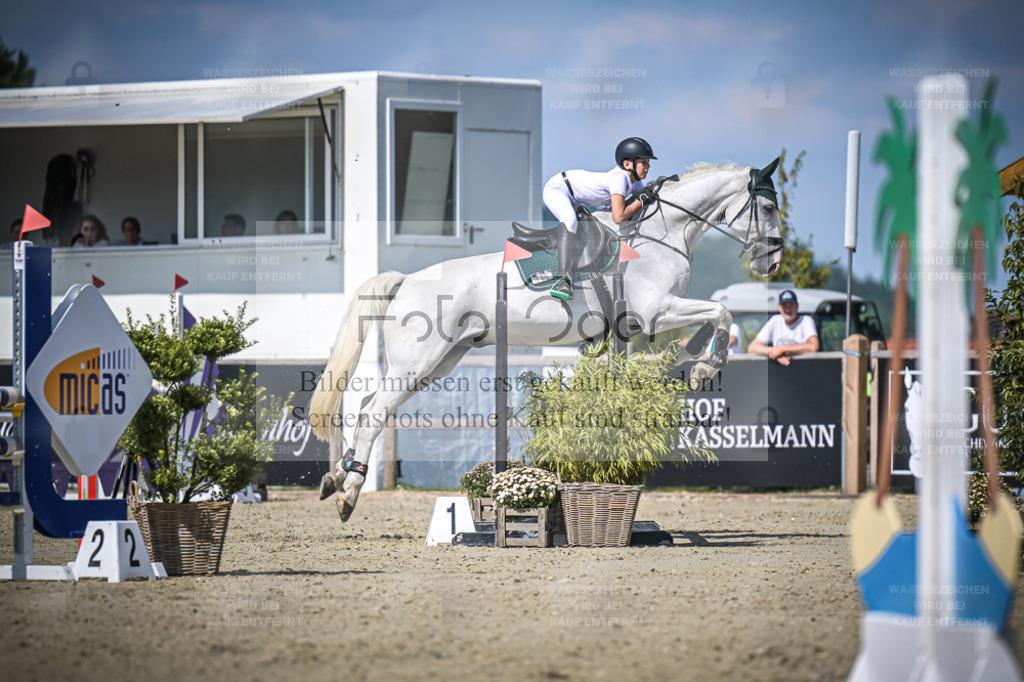 DOS_1748 | Entdecke hochwertige Reitturnierfotos von Foto Oger. Professionell, emotional und authentisch – jetzt Lieblingsmomente im Shop bestellen. - Realisiert mit Pictrs.com