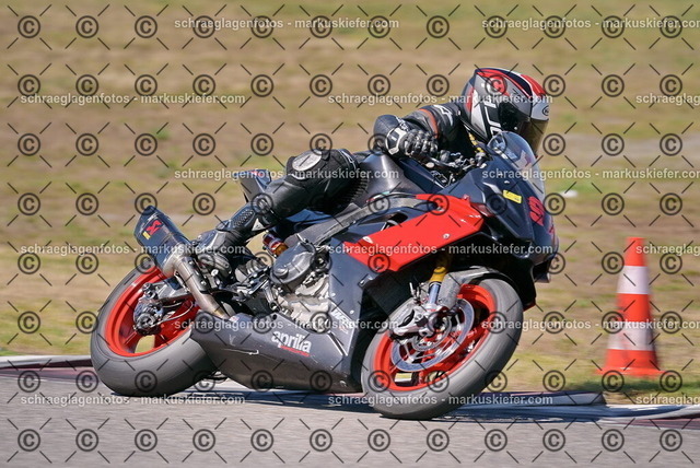 26bt05-0369 | markuskiefer.com - Realisiert mit Pictrs.com