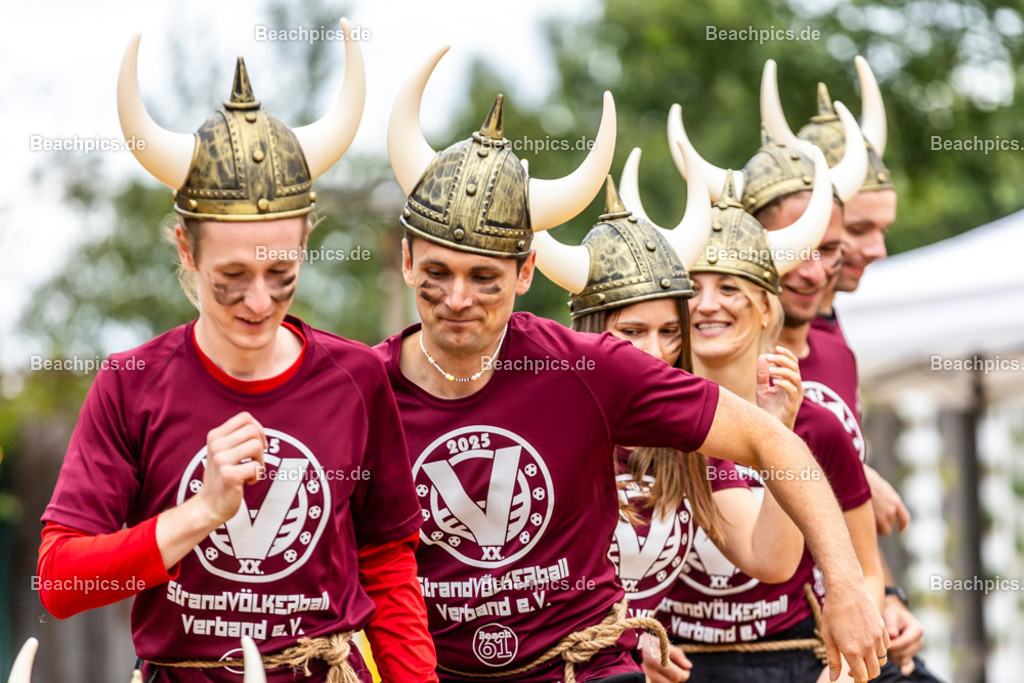 2025-200080557-Strandvölkerball-WM_1 |  23.08.2025; Berlin Foto: Gerold Rebsch - www.beachpics.de