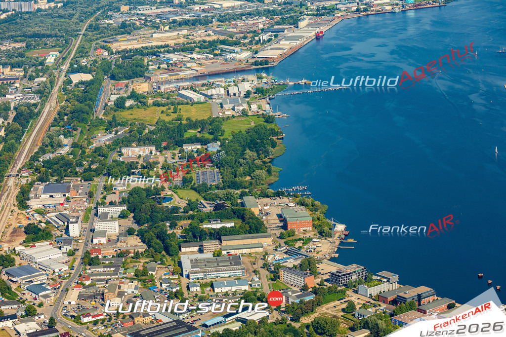 Luftbild Vs Google Maps  Kröpeliner-Tor-Vorstadt Unterwarnoe Ufer  Rostock -Das Luftbild wurde 2025 vom UL-Flugzeug heraus erstellt ( keine Drohnenluftbilder ) - Hochauflösende Luftaufnahme -Nicht vergleichbar mit Google Maps oder Satelittenbilder- Die Geschenkidee !Mit Lizenz und Bildrechte bestellbar