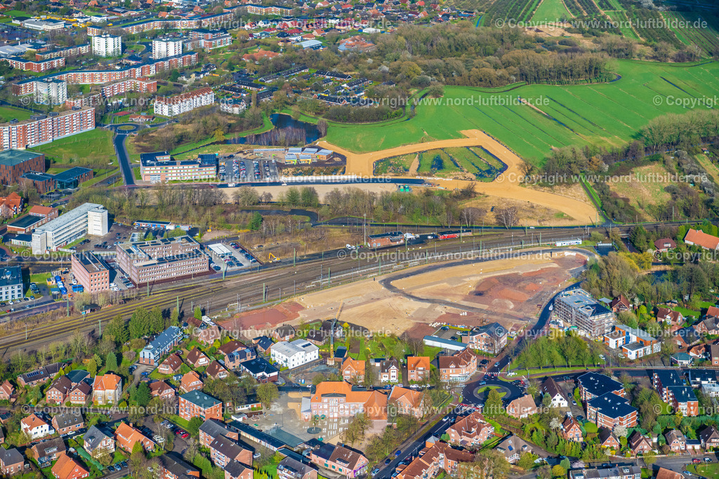 Stade_Baugebiet_am_Güterbahnhof_und_Sandpolster_ehemals_Mineralölwerk_ELS_4265230323 | STADE 23.03.2023 Baustelle mit Erschließungs-, Grundierungs- und Erdarbeiten mit Aufschüttungen " Am Güterbahnhof " Neubau eines Jobcenters in Stade im Bundesland Niedersachsen, Deutschland. // Construction site with development, priming and earthworks with landfills "Am Gueterbahnhof" New construction of a job center in Stade in the state Lower Saxony, Germany. Foto: Martin Elsen