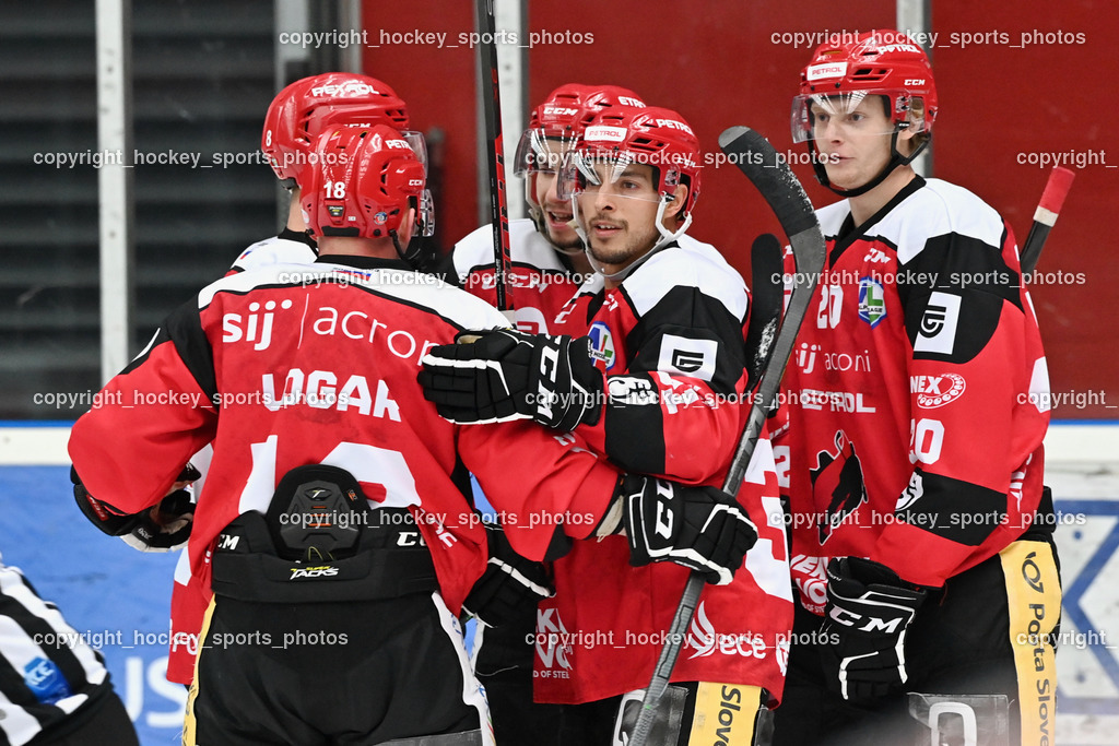 HDD Jesenice vs. EC Bregenzerwald 30.9.2022 | Jubel HDD Jesenice Mannschaft, #31 Pance Eric, #20 Polcs Rudolfs