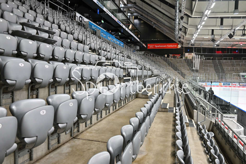 Augsburger Panther - Kölner Haie | Das innere des Curt Frenzel Stadions vor der Partie zwischen Augsburg und Koeln / Sitzplaetze / Symbolbild / Stadion / Arena / Sitzschalen / DEL: Augsburger Panther - Koelner Haie, Curt Frenzel Stadion am 02.03.2025