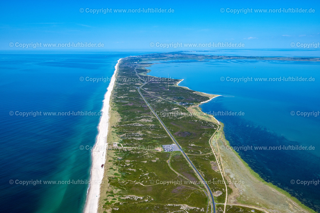 Sylt_Rantum_ELS_0286130822 | SYLT 13.08.2022 Ortsansicht an der Meeres-Küste der Nordsee in Rantum (Sylt) im Bundesland Schleswig-Holstein. // Townscape on the seacoast of North Sea in Rantum (Sylt) in the state Schleswig-Holstein. Foto: Martin Elsen