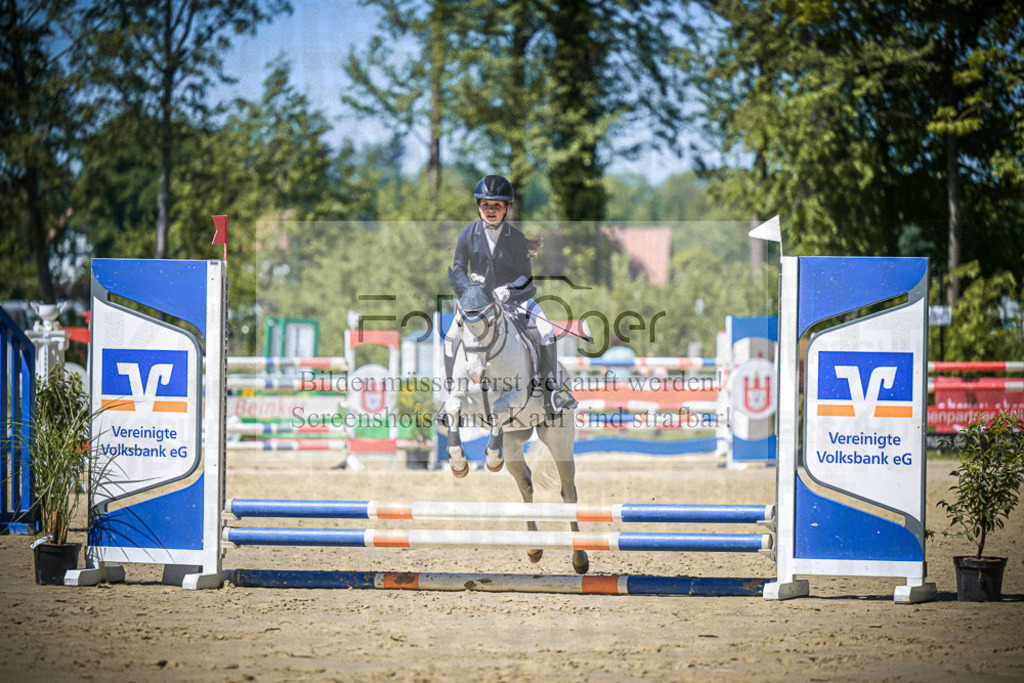DOS_9470 | Entdecke hochwertige Reitturnierfotos von Foto Oger. Professionell, emotional und authentisch – jetzt Lieblingsmomente im Shop bestellen.Deutschlandweite Turnierfotografie. - Realisiert mit Pictrs.com
