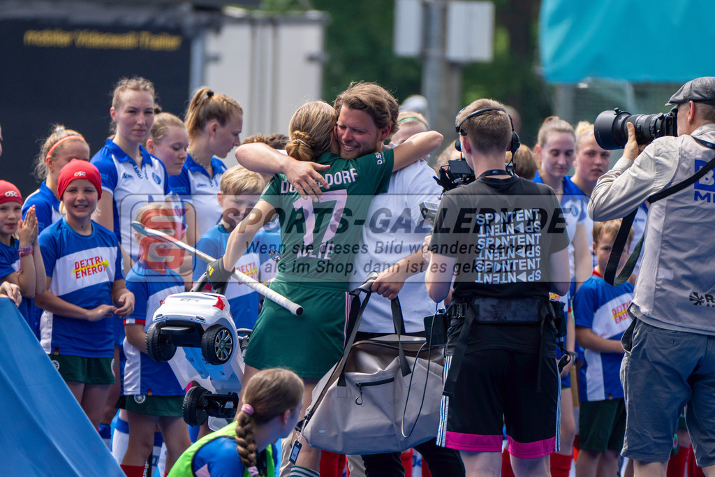 Final4_20250531-1304-HK107633 | Krefeld, Deutschland, 31.05.2025:  Feldhockey Final4 2025 – „Deutsche Feldhockey-Meisterschaften 2025“ im Gerd-Wellen-Hockeyanlage am 31.05.2025 in Krefeld, Deutschland. (Foto von Kramhöller/Fehrmann/Kaste)Krefeld, Germany, 31.05.2025: Feldhockey Final4 2025 – „Deutsche Feldhockey-Meisterschaften 2025“ in Gerd-Wellen-Hockeyanlage at 31.05.2025 in Krefeld, Deutschland. (Foto from Kramhöller/Fehrmann/Kaste)