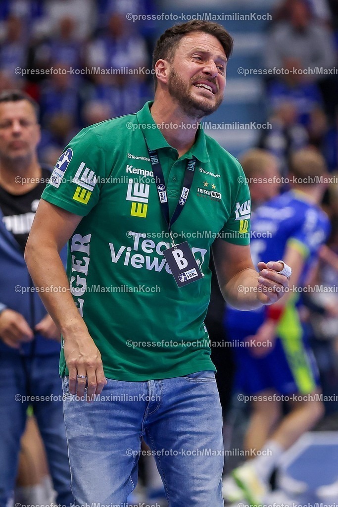 Gum30042601144 | 30.04.2026, Handball, 1. HBL, VfL Gummersbach - Frisch Auf! Göppingen, Saison 2025 / 2026 Herren, Schwalbe-Arena: Cheftrainer Benjamin Matschke (Frisch Auf Göppingen #hc) gestikulierend am Spielfeldrand  