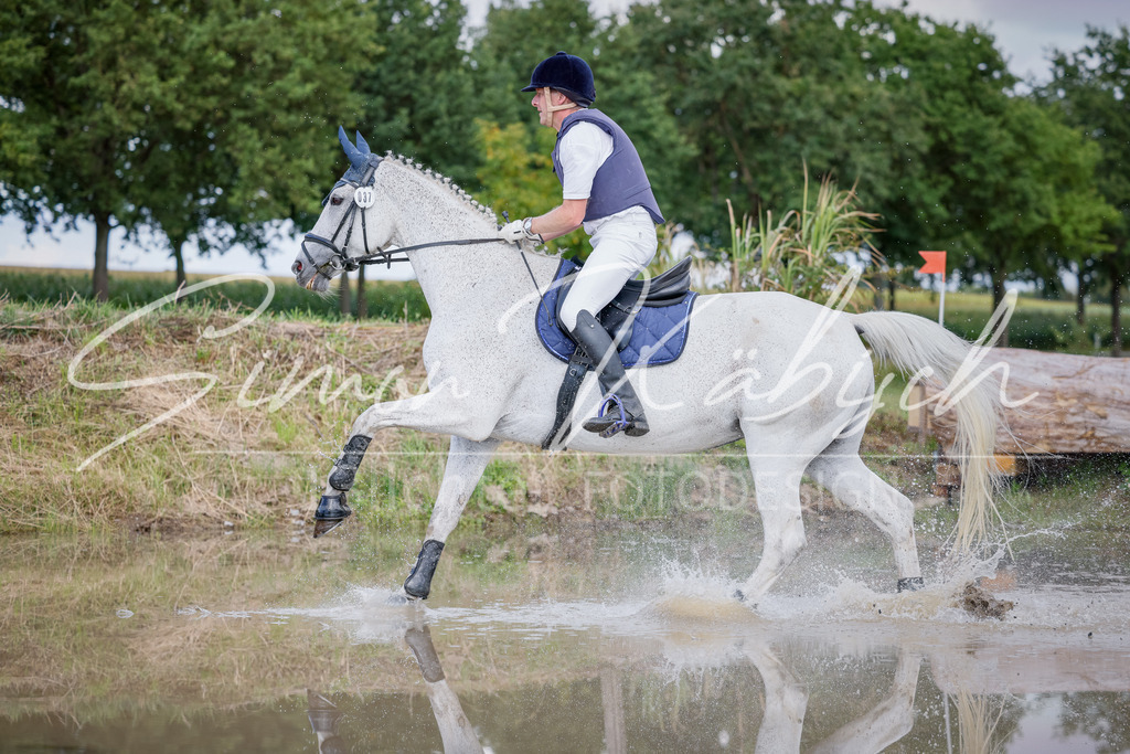 20250905-_3LI1004 | Tierfotografie Pferde, Hunde, Katzen, Haustiere.
Turnierfotografie Reitturniere, Reiten, Springreiten, Dressur in Hanau, dem Main-Kinzig-Kreis und dem Rhein-Main- Gebiet um Frankfurt