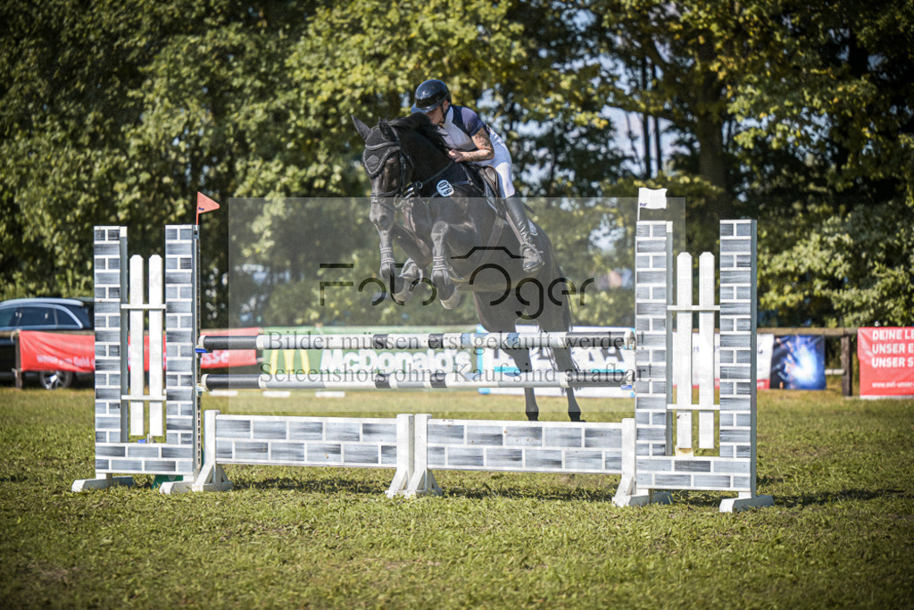 DOS_0197 | Entdecke hochwertige Reitturnierfotos von Foto Oger. Professionell, emotional und authentisch – jetzt Lieblingsmomente im Shop bestellen.Deutschlandweite Turnierfotografie. - Realisiert mit Pictrs.com