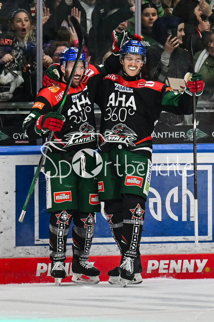 Augsburger Panther - Düsseldorfer EG | Jubel der Panther nach dem Treffer zum 5-1 durch Christian HANKE (Augsburger Panther #25) / Tor / Torschuetze / Freude / Happy / DEL: Augsburger Panther - Duesseldorfer EG, Curt Frenzel Stadion am 04.03.2025