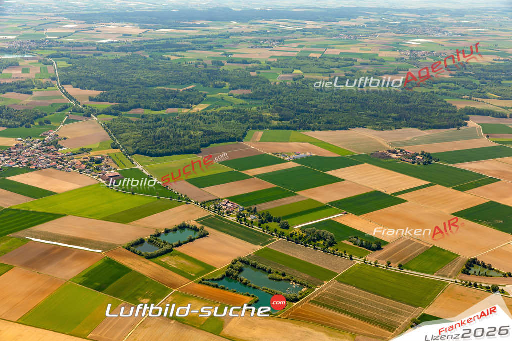 Das Luftbild zeigt : Griesau Pfatter - Die Luftaufnahme wurde 2024 vom UL-Flugzeug aus erstellt ( keine Drohne ) - Hochauflösende Luftaufnahme - Für grossformatige Ausdrucke geeignet. Die Geschenkidee !Mit Lizenz und Bildrechte bestellbar