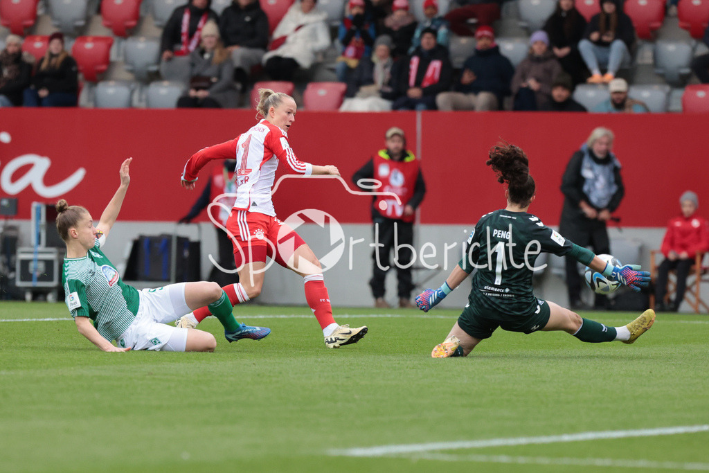 FC Bayern München Frauen - SV Werder Bremen Frauen | Professionelle Sportfotos aus den Bereichen Fußball, Eishockey, Handball und vieles mehr. Ob Sieg oder Niederlage