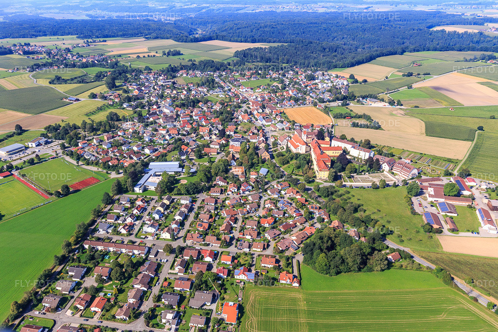 Luftbild: Ortsansicht aus Osten mit Kloster der Franziskanerinnen von Reute im Ortsteil Reute in Bad Waldsee im Bundesland Baden-Württemberg in Deutschland. Foto: IMG_129153.jpg vom 04.09.2021 durch Werner Riehm/FLY-FOTO.deKloster Reute