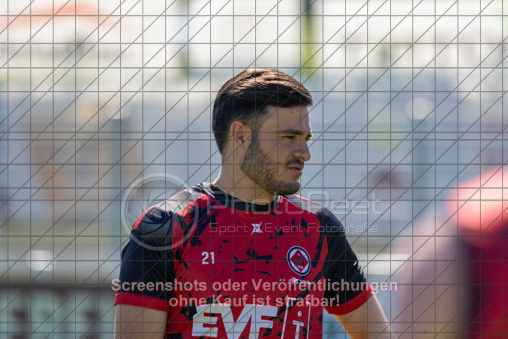 20250629_102739_0060 | #,1.Göppinger SV, Fussball, Oberliga BW - Trainingsauftakt, Saison 2025/2026, Rasensportplatz Stadion SV Göppingen, Hohenstaufenstr. 116, 73033 Göppingen, 29.06.2025 - 10:30 Uhr,Foto: PhotoPeet-Sportfotografie/Peter Harich