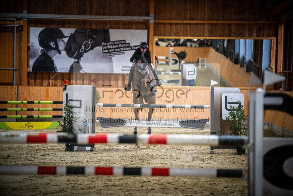 DOS_1985 | Entdecke hochwertige Reitturnierfotos von Foto Oger. Professionell, emotional und authentisch – jetzt Lieblingsmomente im Shop bestellen.Deutschlandweite Turnierfotografie. - Realisiert mit Pictrs.com