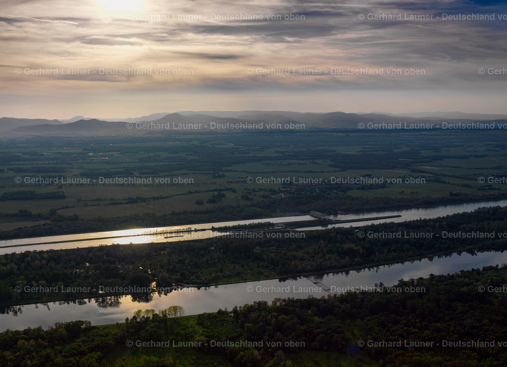 2597039 | Rhein bei Rust mit Blick  Richtung Vogesen