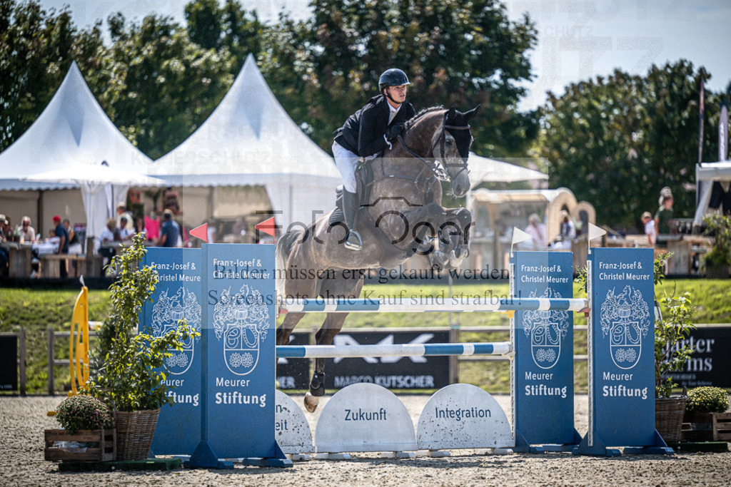 DOS_5550 | Entdecke hochwertige Reitturnierfotos von Foto Oger. Professionell, emotional und authentisch – jetzt Lieblingsmomente im Shop bestellen.Deutschlandweite Turnierfotografie. - Realisiert mit Pictrs.com