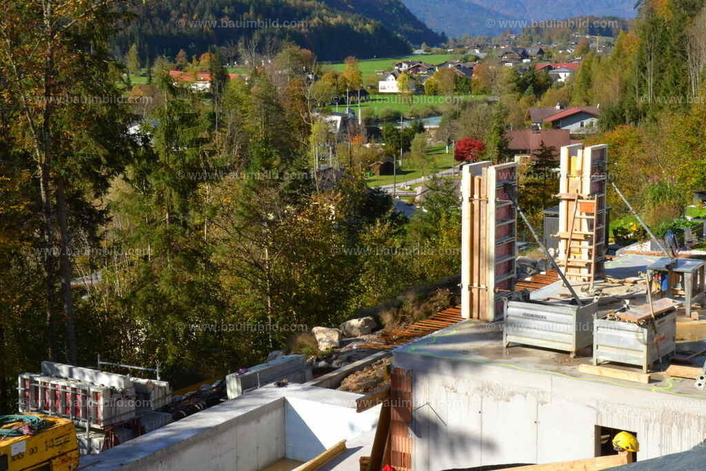 Schalung Betonsäulen | Betonkeller mit Ortbetondecke, darauf eingeschalte Betonstützen 