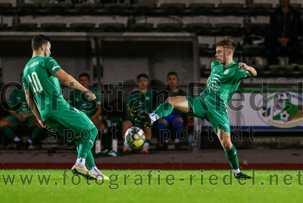 2023-09-01_082_SC_Baldham-Vaterstetten_gegen_TSV_1877_Ebersberg | Vaterstetten, Deutschland, 01.09.2023:
Fußball, Kreisliga 2023 / 2024, 3. Spieltag, SC Baldham-Vaterstetten gegen TSV 1877 Ebersberg, Ergebnis: 1:2

Maximilian Volk (TSV 1877 Ebersberg, #10), Moritz Eglseder (TSV 1877 Ebersberg, #11)

Foto: Christian Riedel / fotografie-riedel.net
