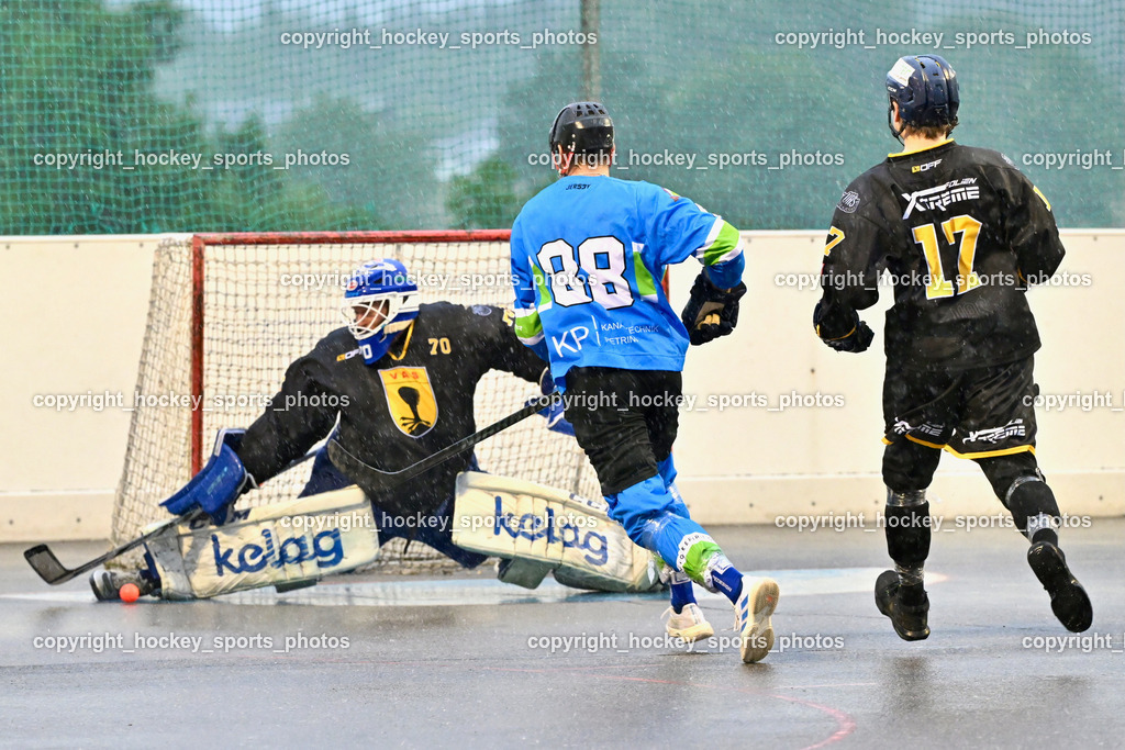 VAS Ballhockey Villach vs. ASKÖ Villach Ballhockey | #17 Hobitsch Samuel, #88 Ahammer Benjamin, #70 Moser Lukas, VAS Ballhockey Villach vs. ASKÖ Villach Ballhockey, VAS Ballhockey Villach vs. ASKÖ Villach Ballhockey am 28.05.2025 in Villach (Alpen Arena ), Austria, (Photo by Bernd Stefan)